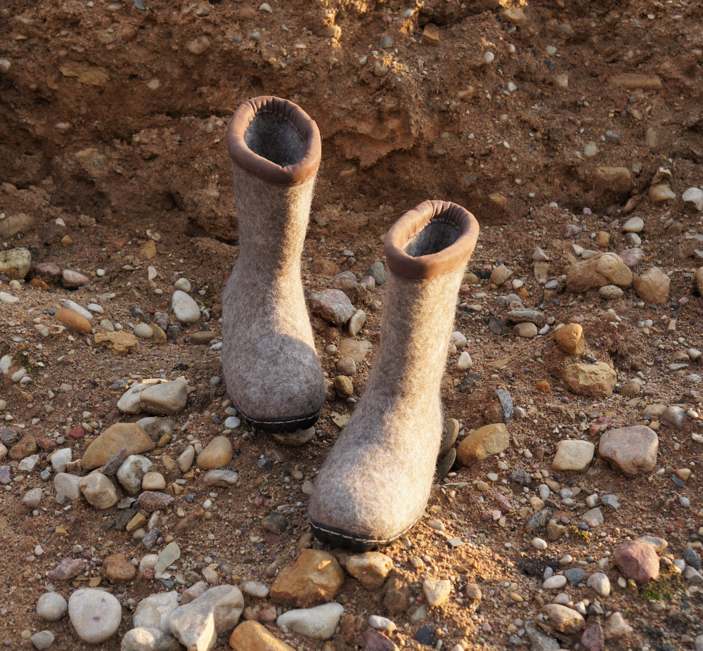 Handmade eco felted boots for men or women. Snow boots.  picture no. 2