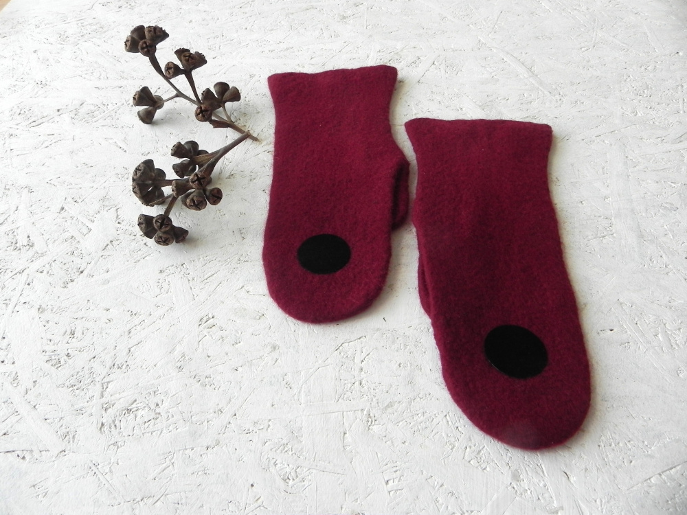 Bordo spalvos merino vilnos pirstines.