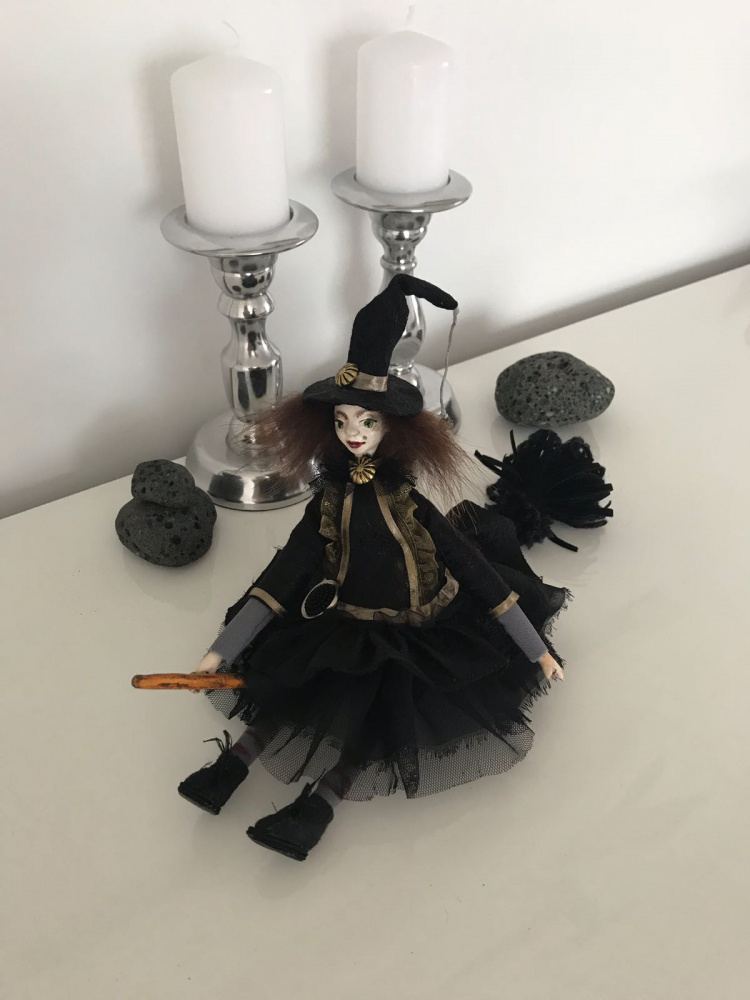 Helloween doll witch