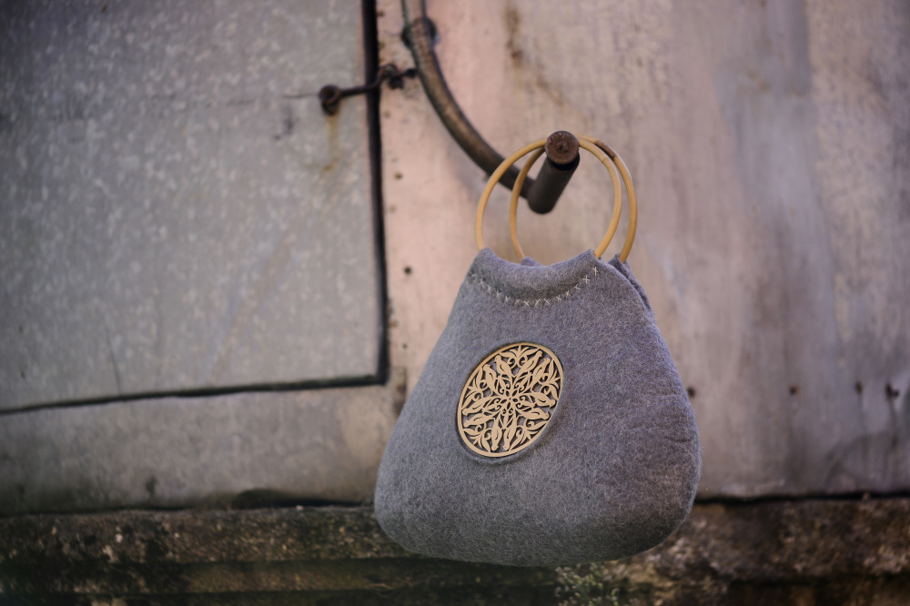 felted handbag " gyre" picture no. 2