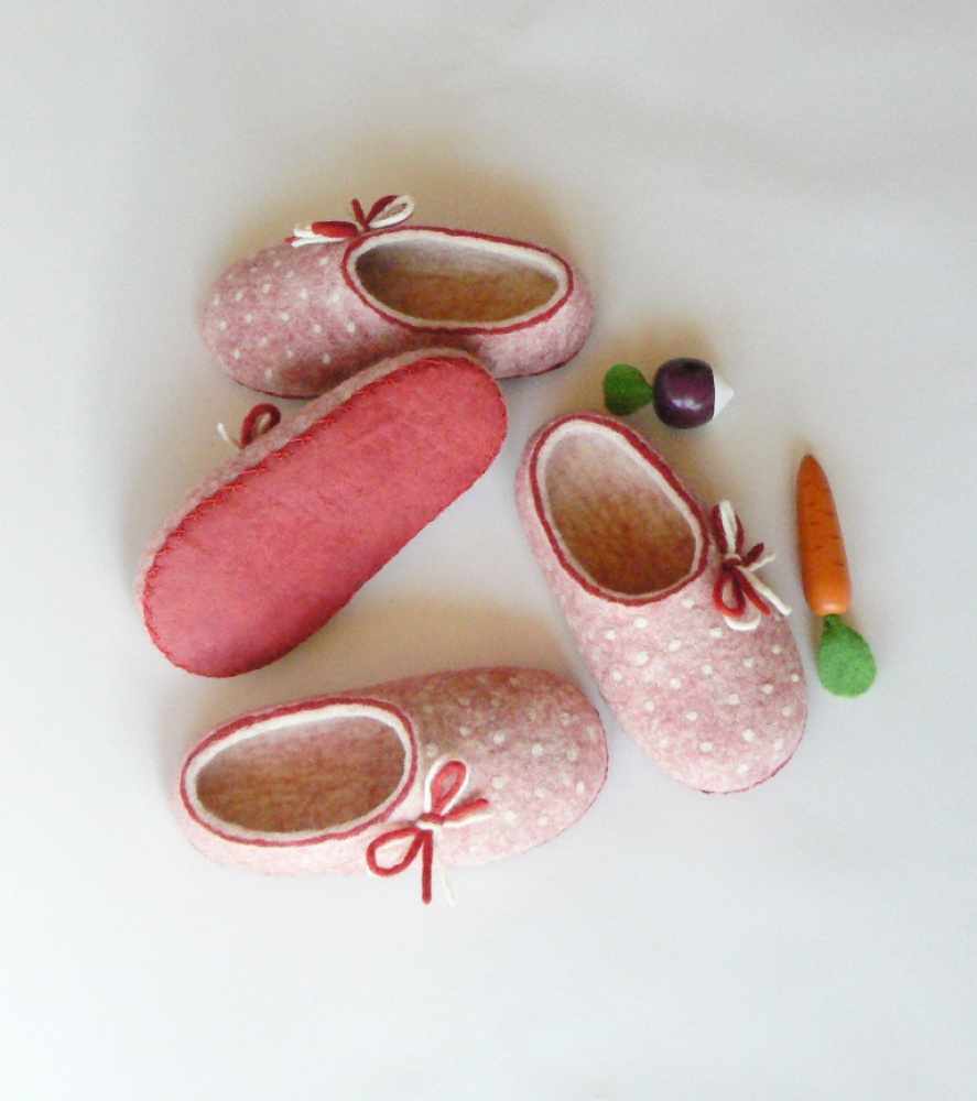 Felted slippers- Girls' wool slippers- Beautiful pink wool slippers picture no. 2