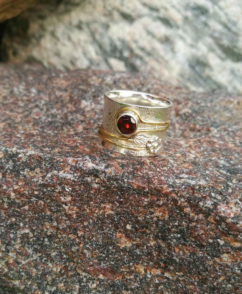 Silver ring with natural garnet picture no. 3