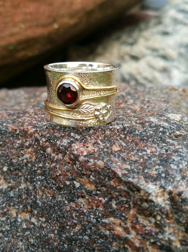 Silver ring with natural garnet