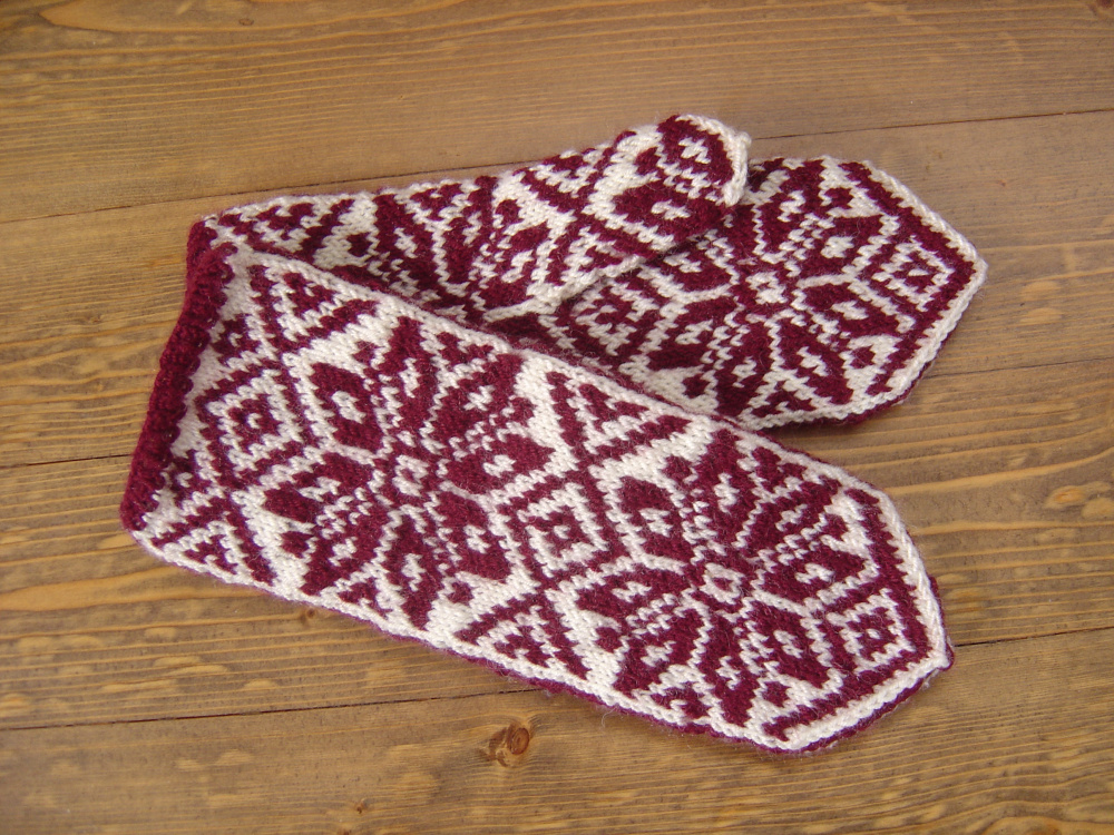 Pirstines bordo-balta