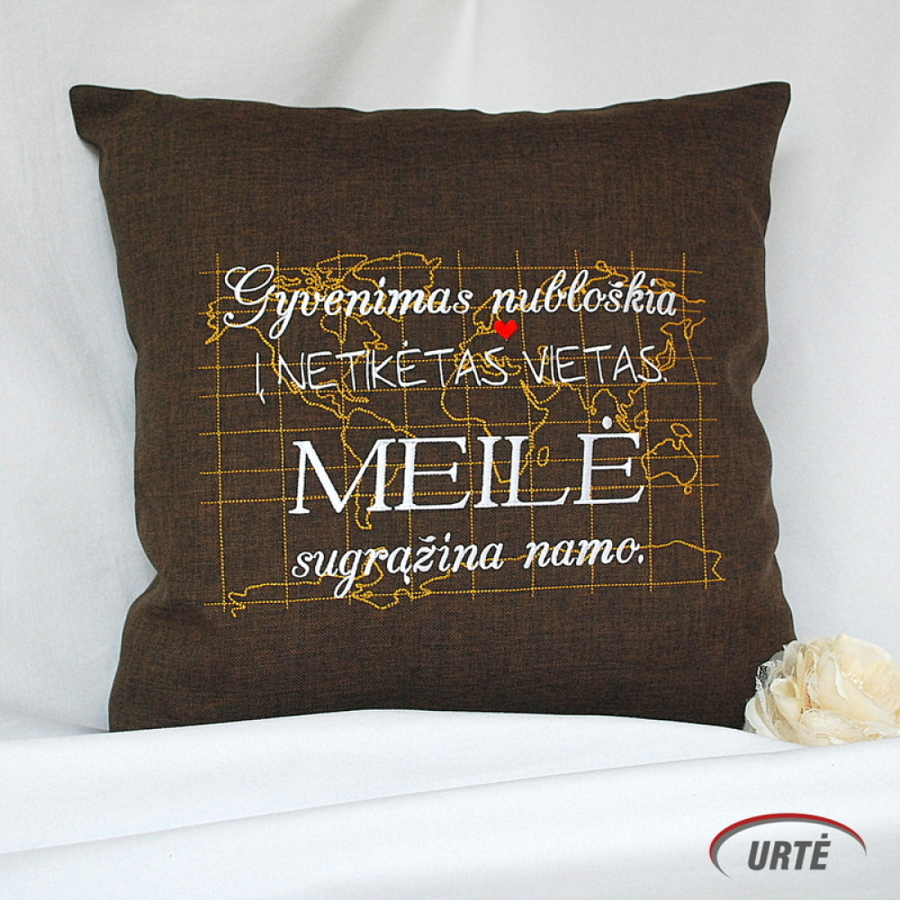 Gyvenimas nubloškia į netikėtas vietas. Meilė sugrąžina namo.