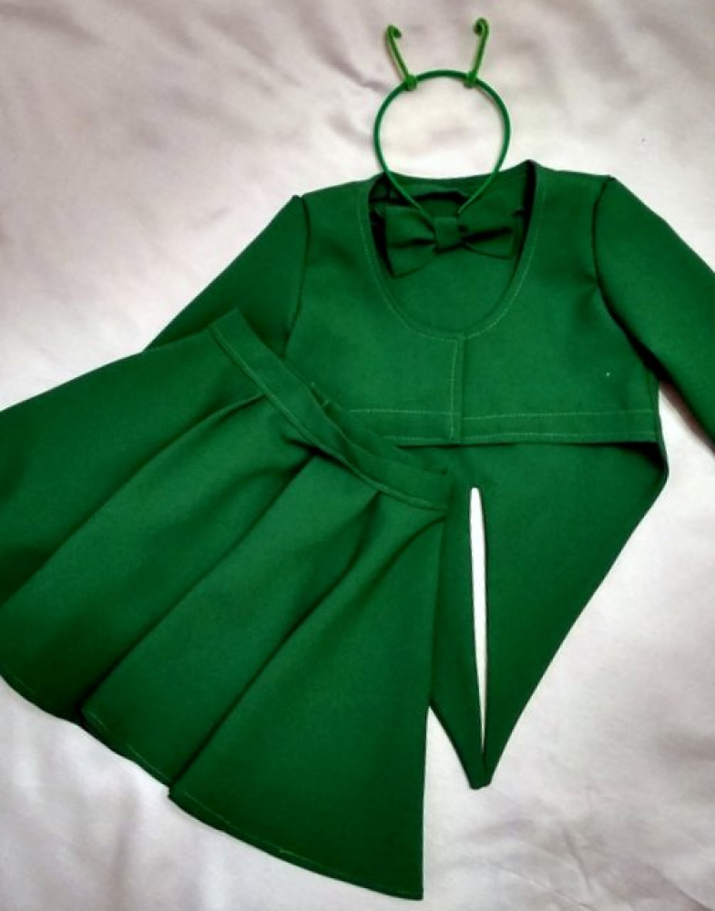 Grasshopper carnival costume for girl