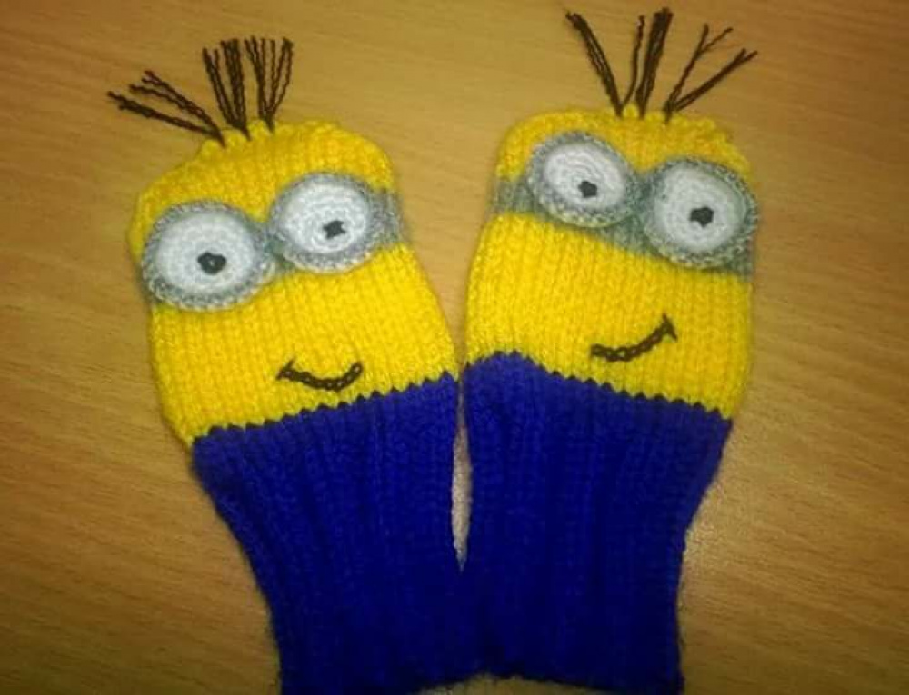 Children's Knitted Gloves "Minions"