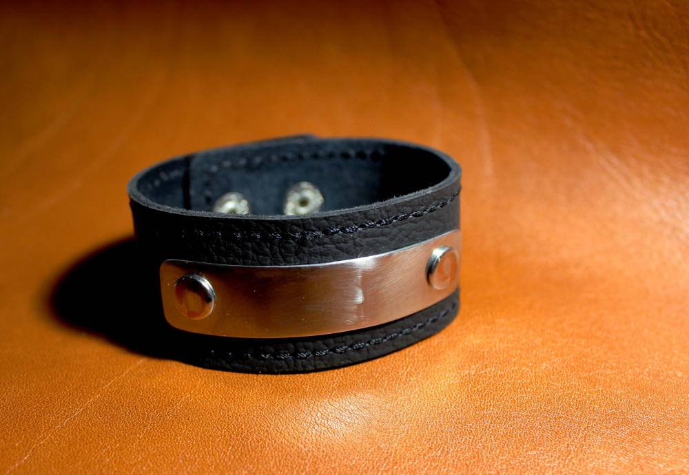 Genuine leather bracelet 