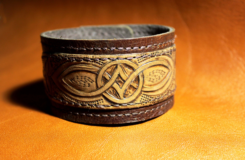 Genuine leather bracelet
