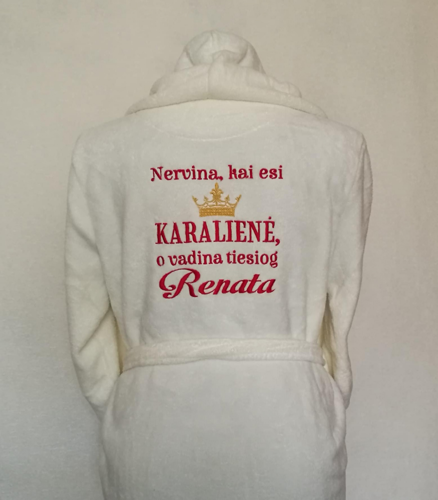 Vardinis siuvinėtas chalatas Renatai