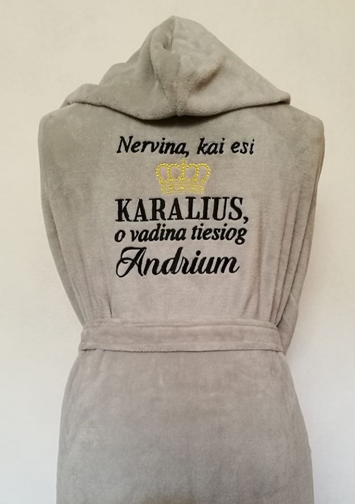 siuvinėtas chalatas Andriui