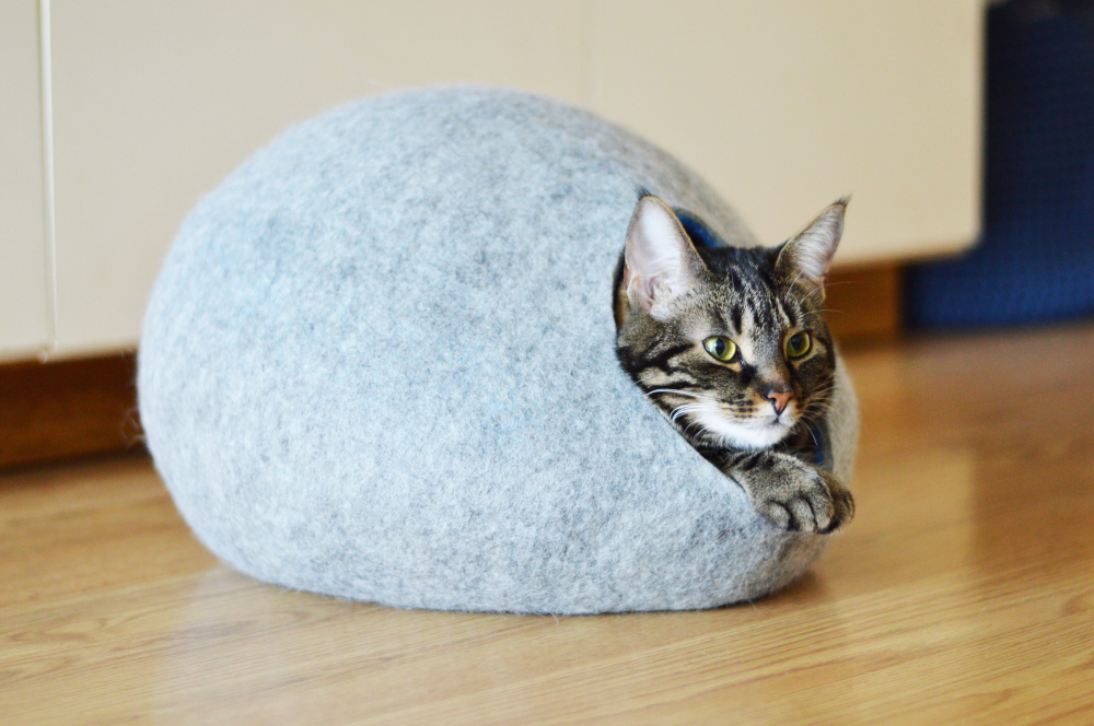 Cat bed made of wool