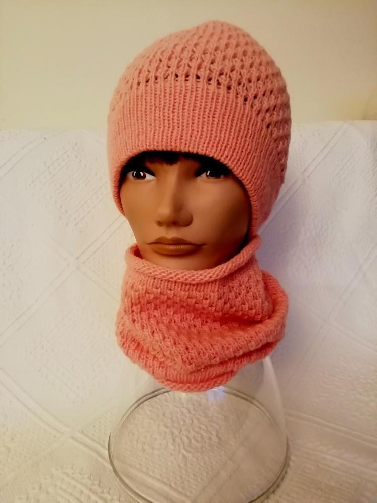 Warm pink hat and snood