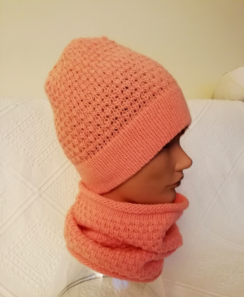 Warm pink hat and snood picture no. 2
