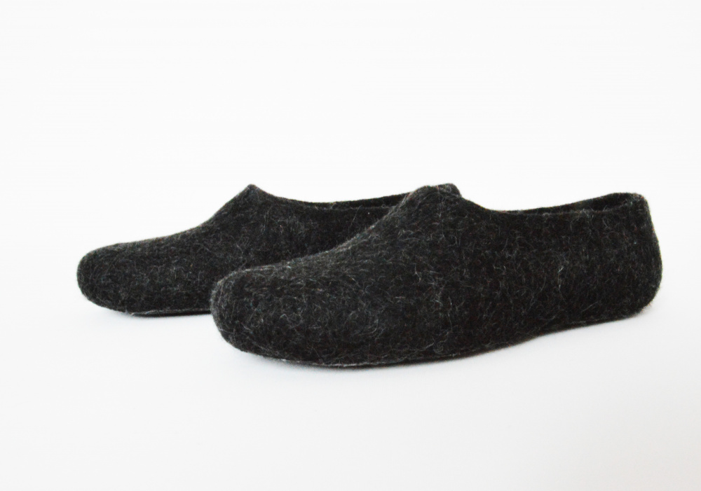 Natural black color wool slippers picture no. 3