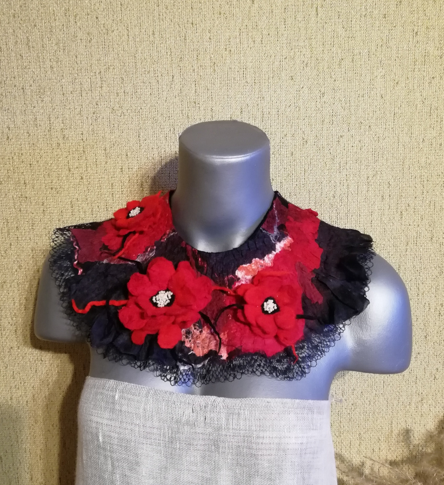 Veltas papuošalas-apykaklė "Garbanėlė"