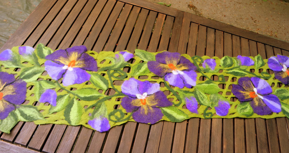 Veltas stalo takelis ,,VIOLETINĖS NAŠLAITĖS ,,