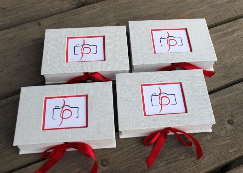 usb ir nuotraukų dėžutės "Raudona balta"