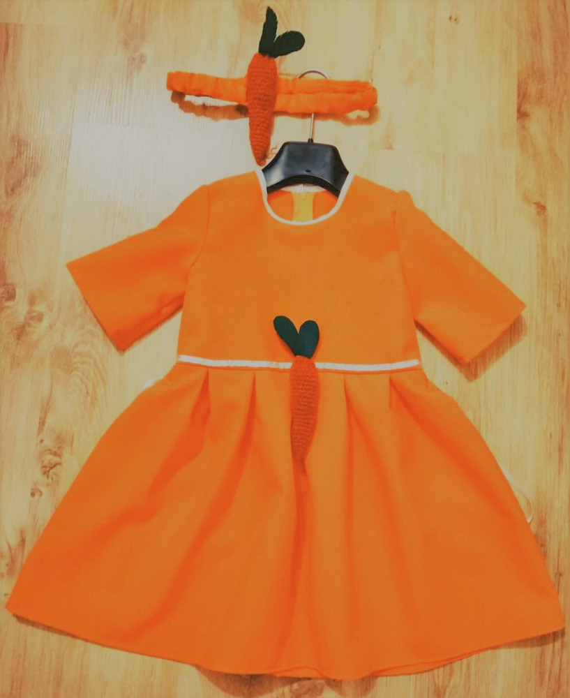Carrot costume for girl