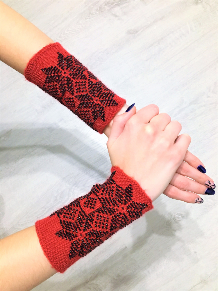 GP-917 Red wrist with seeds bead