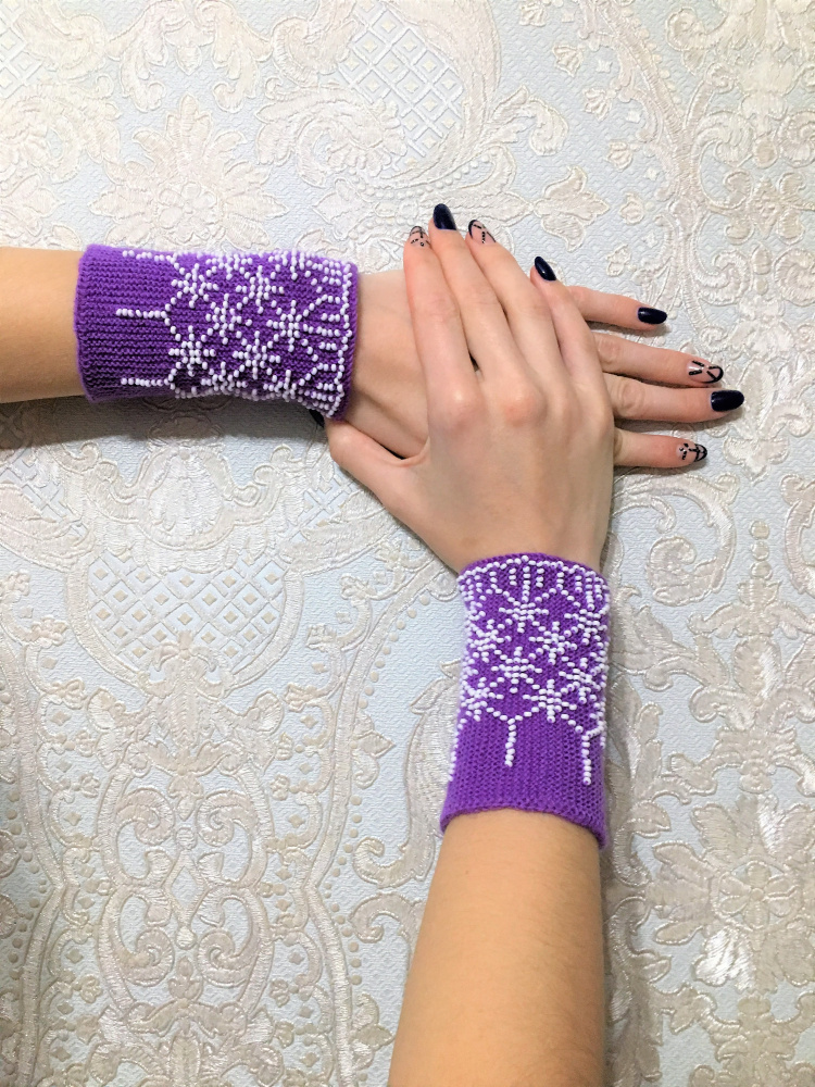 GP-916 Purple wrist with white seed beads