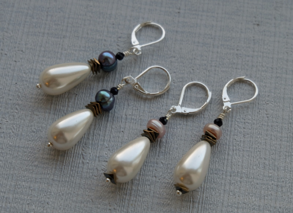Earrings with pearls