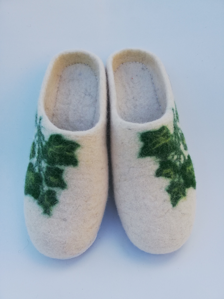 leaves on slippers