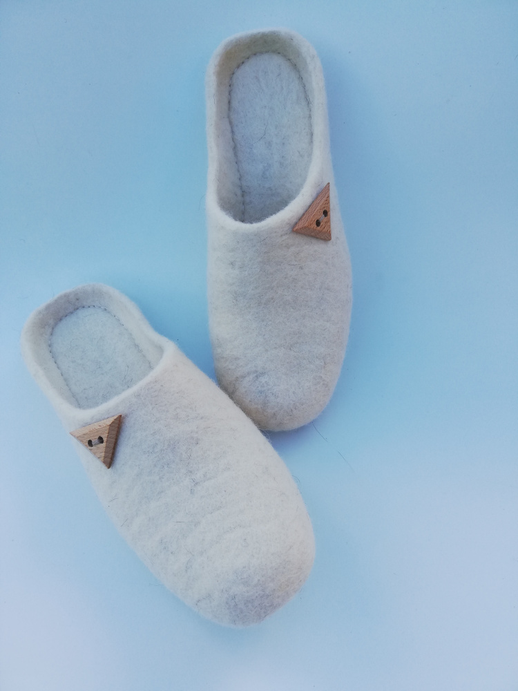 white dreame slippers