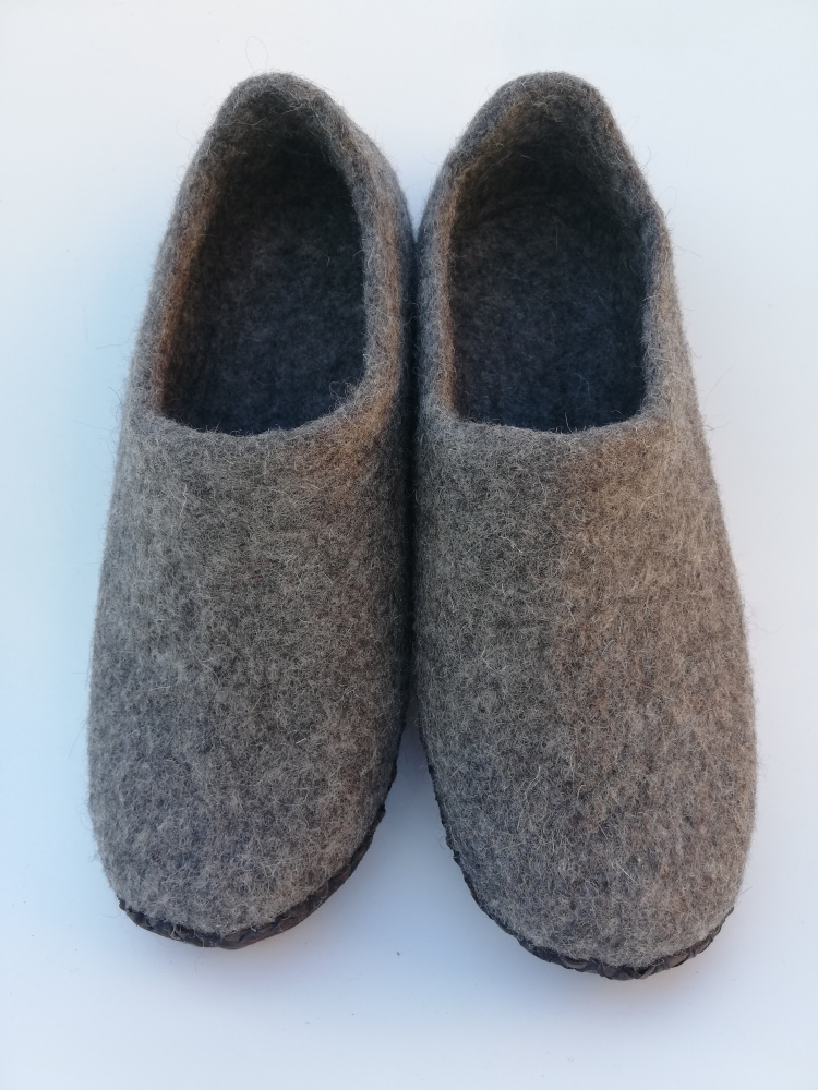 Natural gray slippers picture no. 2