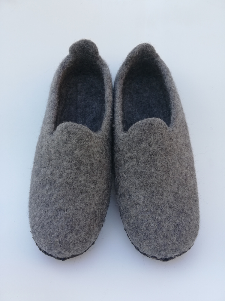 Natural gray slippers