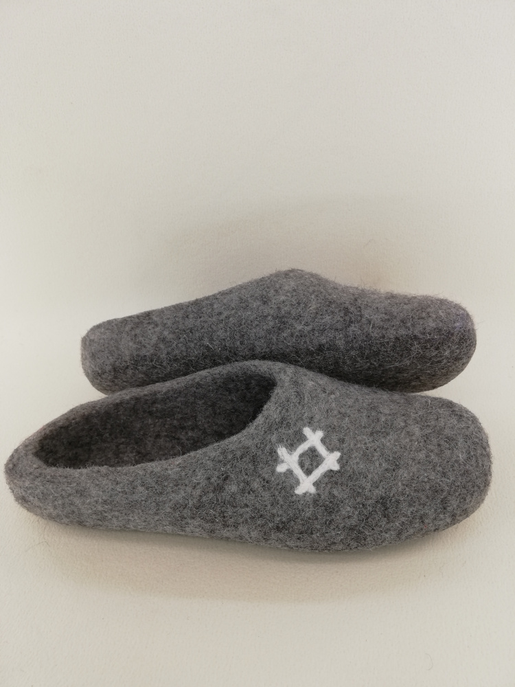Gray 38 size slippers picture no. 2