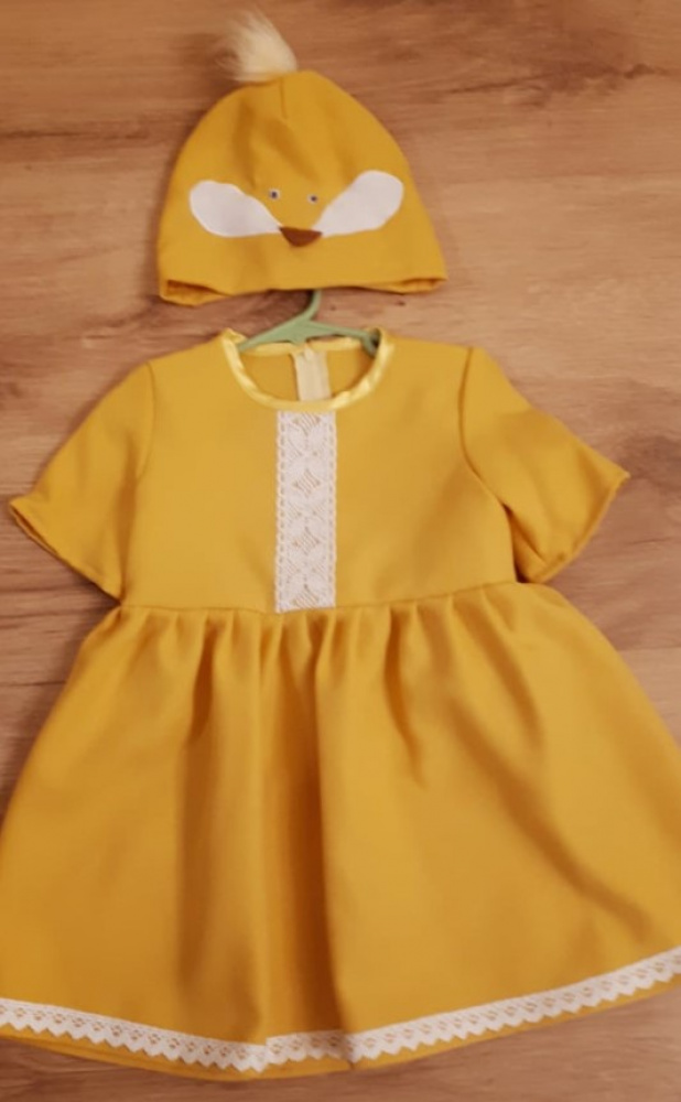 Chicken carnival costume for a girl