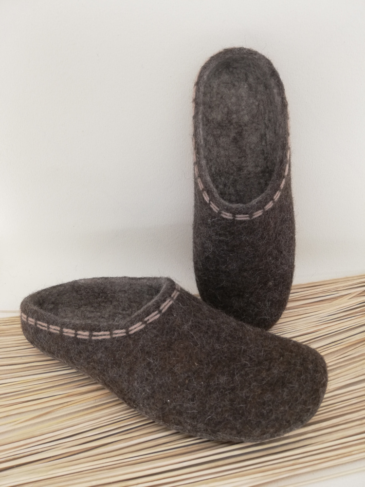 Mens brown slippers picture no. 3