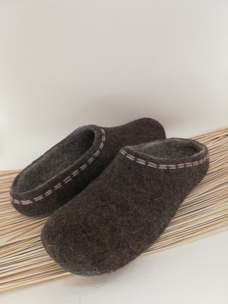 Mens brown slippers picture no. 2
