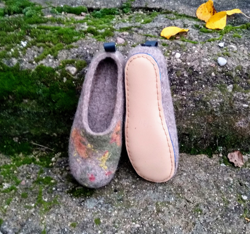 39 d. Moteriškos veltinės tapkės