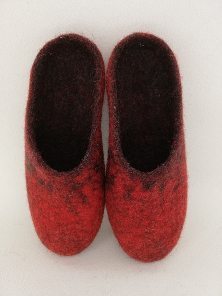 Red/black slippers picture no. 2