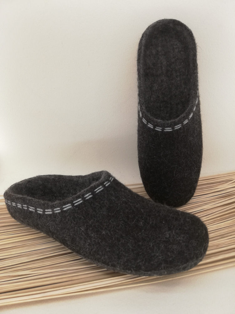 man's slippers black picture no. 2