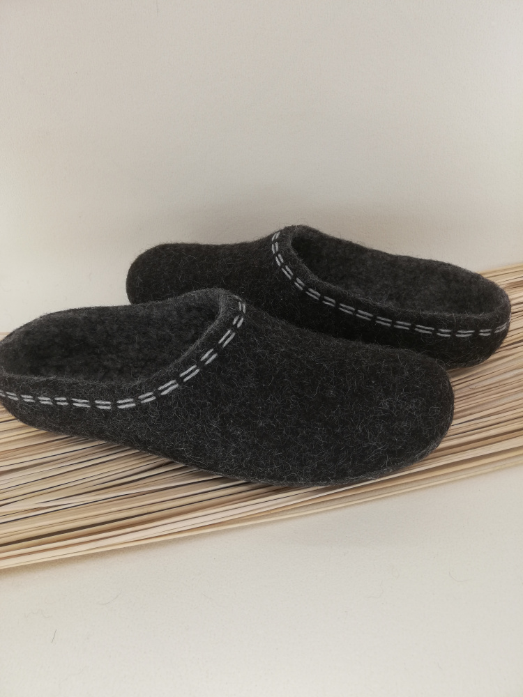 man's slippers black picture no. 3