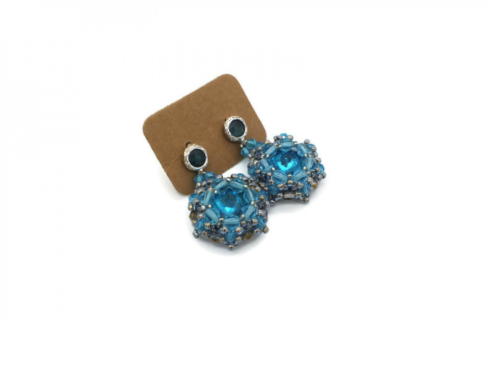 Beaded blue crystal earrings picture no. 2