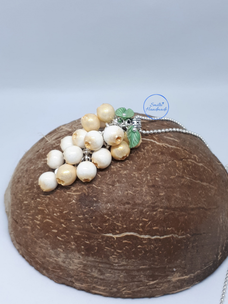 Ilgas kaklo papuošalas aukso uogos