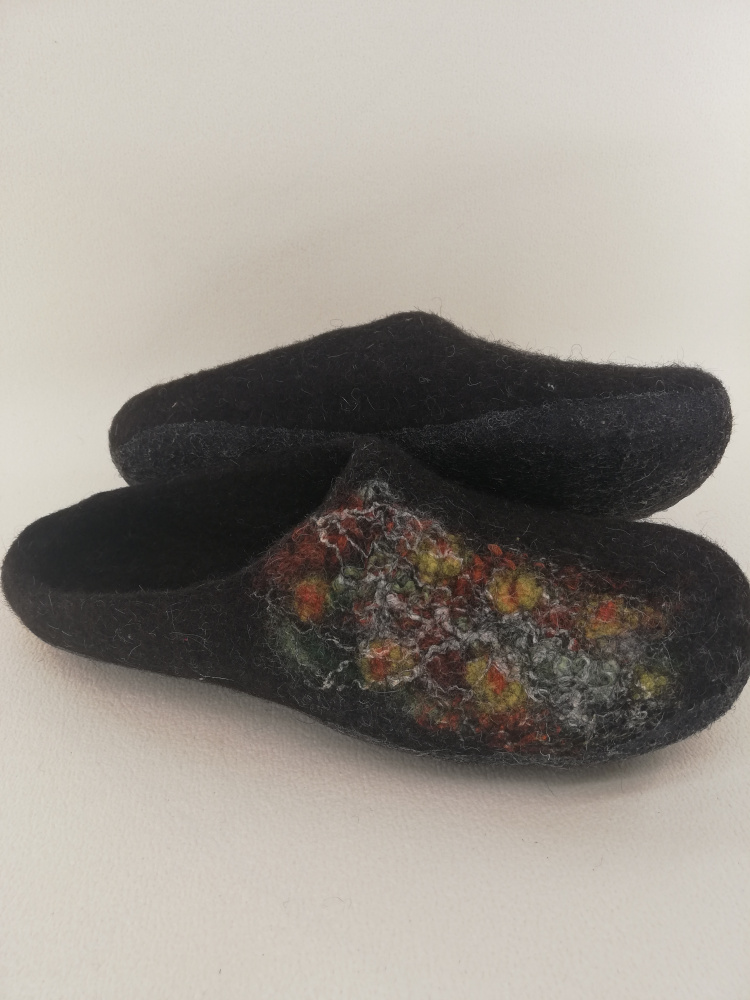 Black womens slippers picture no. 3