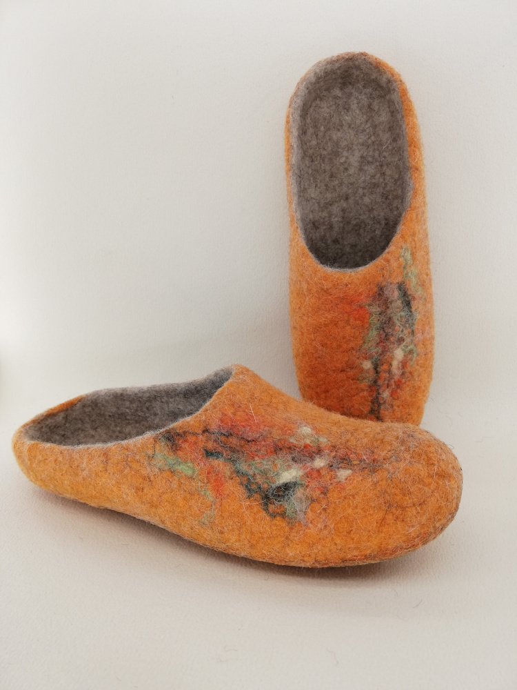 orange slippers1