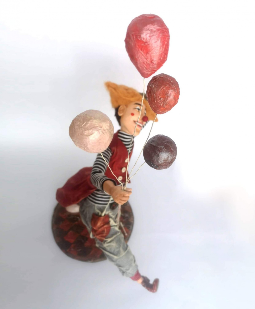 Interior doll clown picture no. 3
