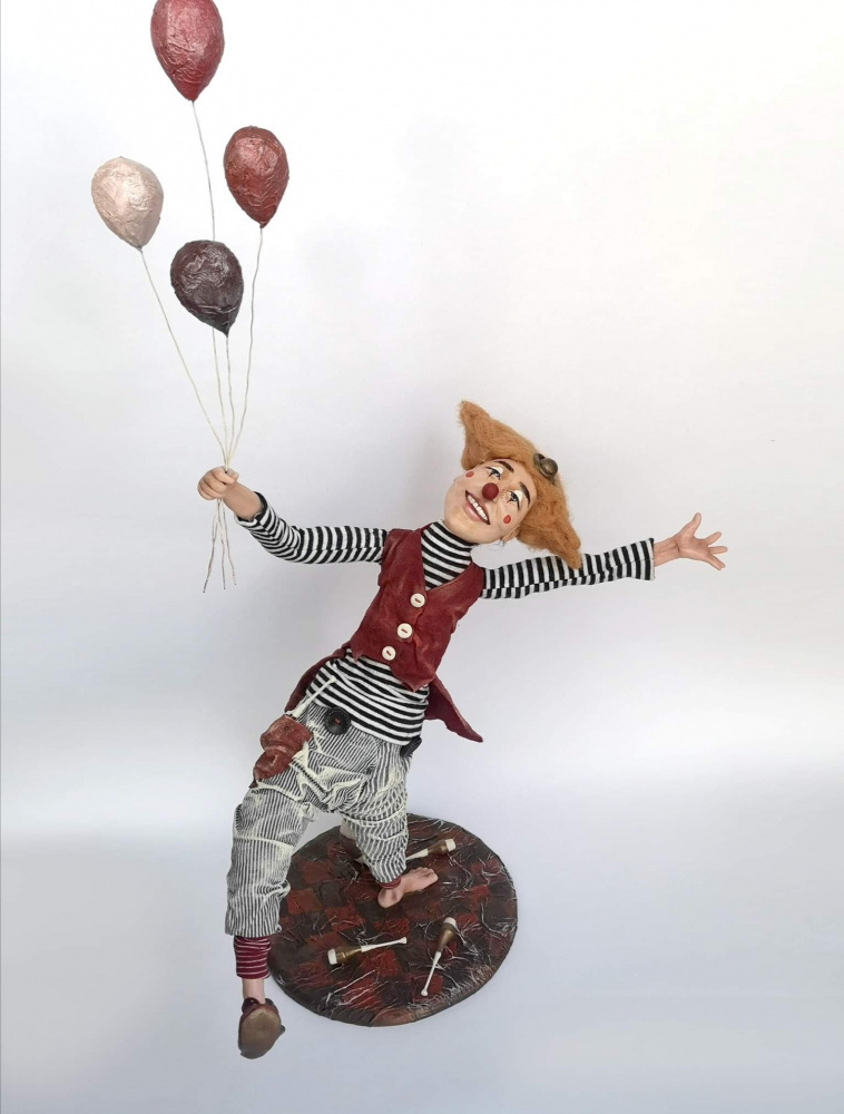 Interior doll clown picture no. 2