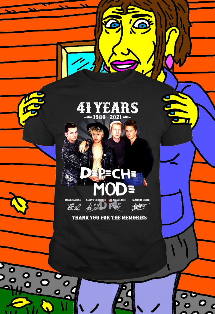 Archeologė Luna atvirai džiaugiasi ką tik įsigytais firminiais "Depeche mode" marškinėliais
