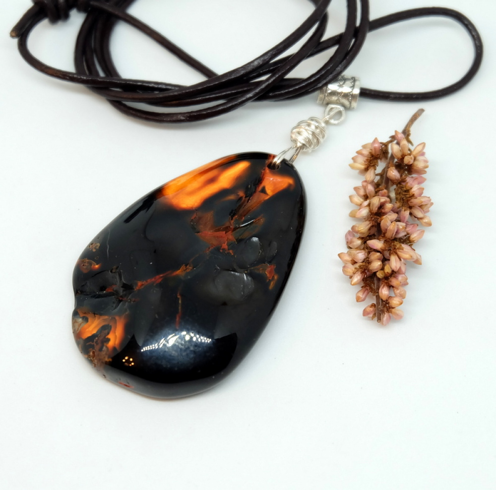 Minimalist agate pendant