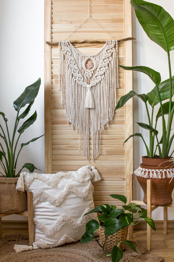 Macrame wallhanging with Rose Quartz picture no. 3