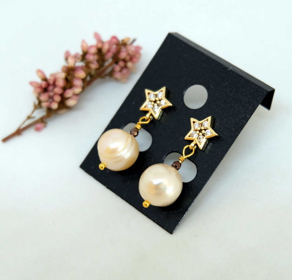 Gorgeous earrings with pearls
