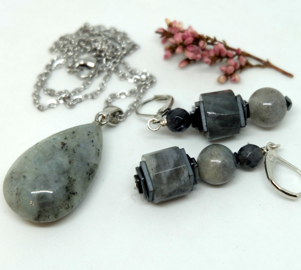Labradorite set - pendant and earrings