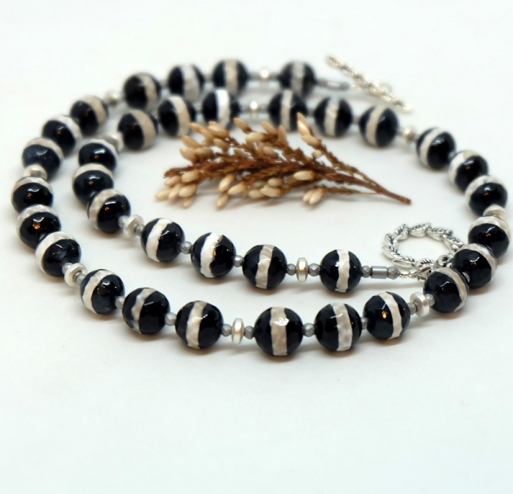 Black and White...Tibetan Style Dzi Agate Necklace...